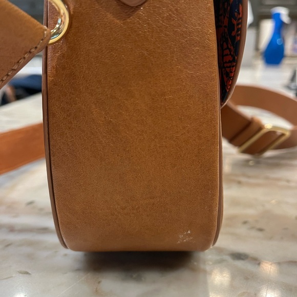 Bene Italian Leather Holmes Crossbody Bag - Picture 8 of 13